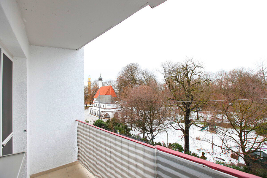 Gemütlicher Balkon mit Parkblick