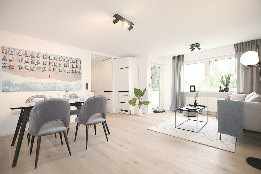 Großes helles Wohnzimmer