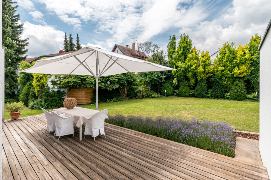 Sonnige große Südwest-Terrasse