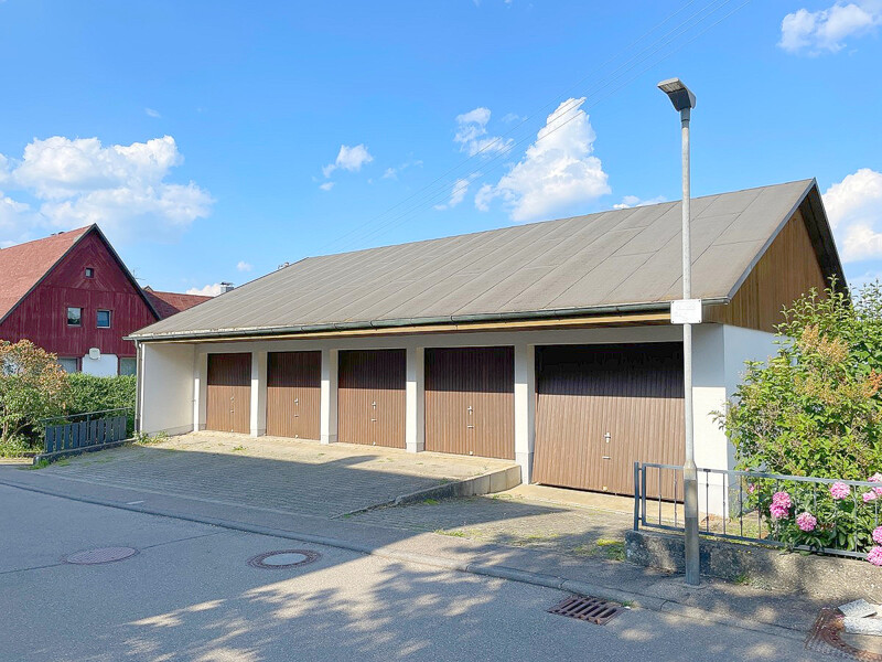 Außensicht Tore geschlossen