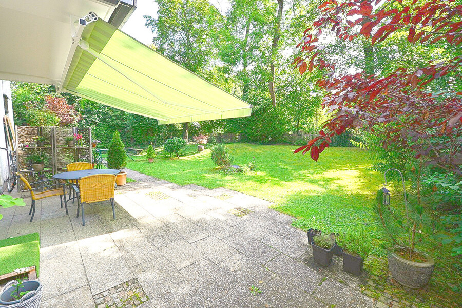 Sommeransicht Terrassen-Bereich