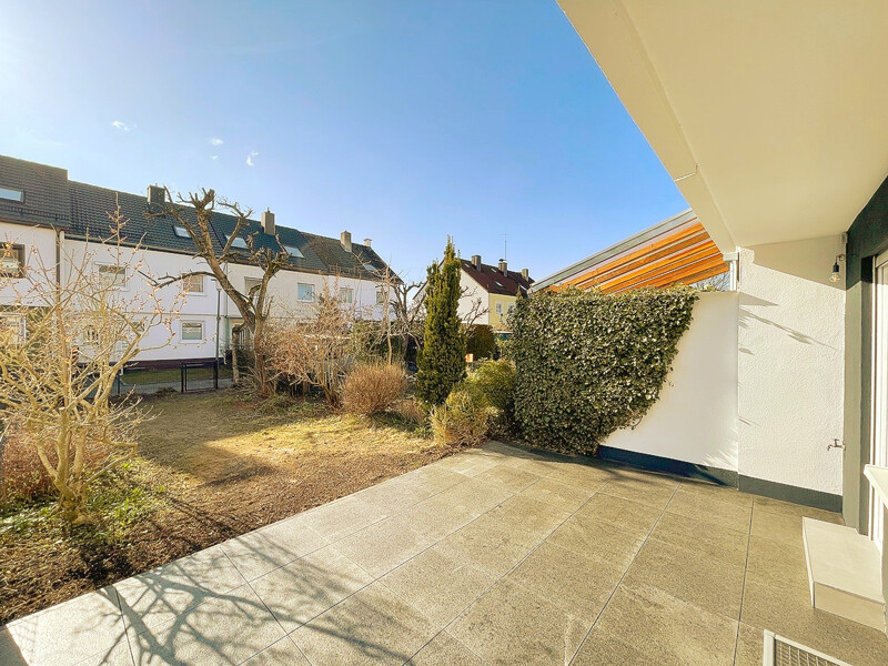 Große sonnige Südwest-Terrasse