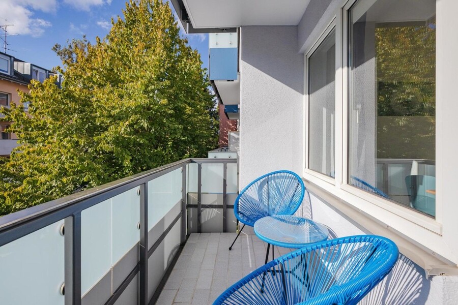 Großer sonniger Balkon