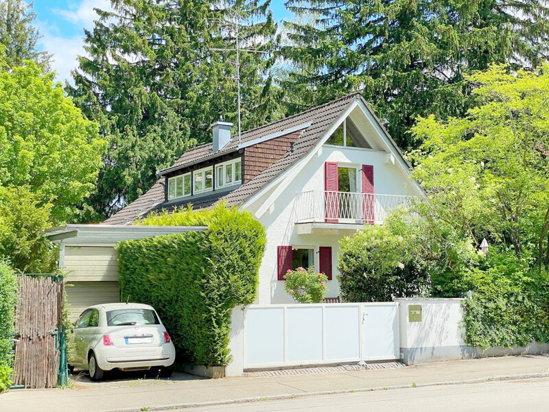 Haus mit optionalen weiteren Garagen