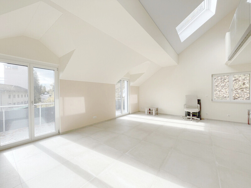 Großer loftartiger Wohnbereich