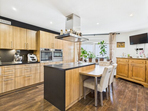 CAM04303G0-PR0063-STILL002