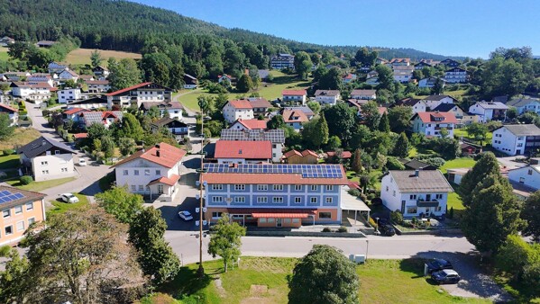 3132-Mitten im Dorf
