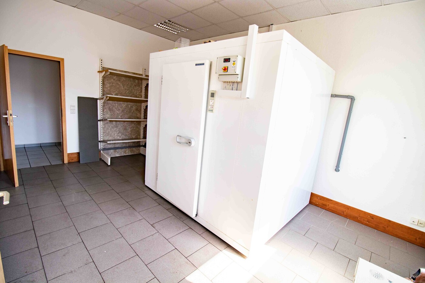 Lagerraum mit großer Kühlzelle