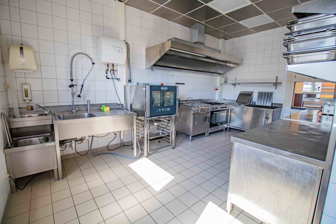 volleingerichtete Küche 1