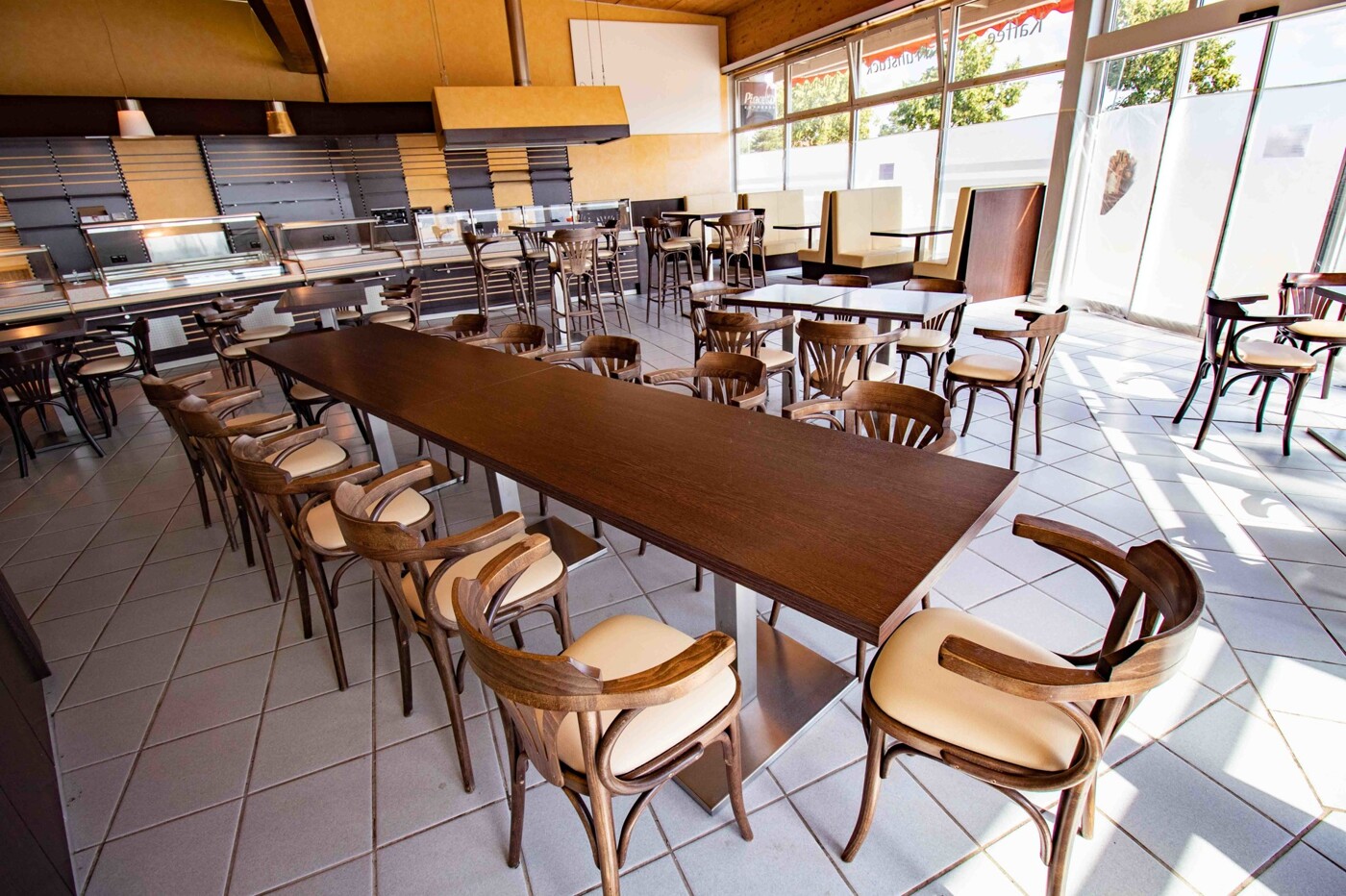 zahlreiche Sitzplätze