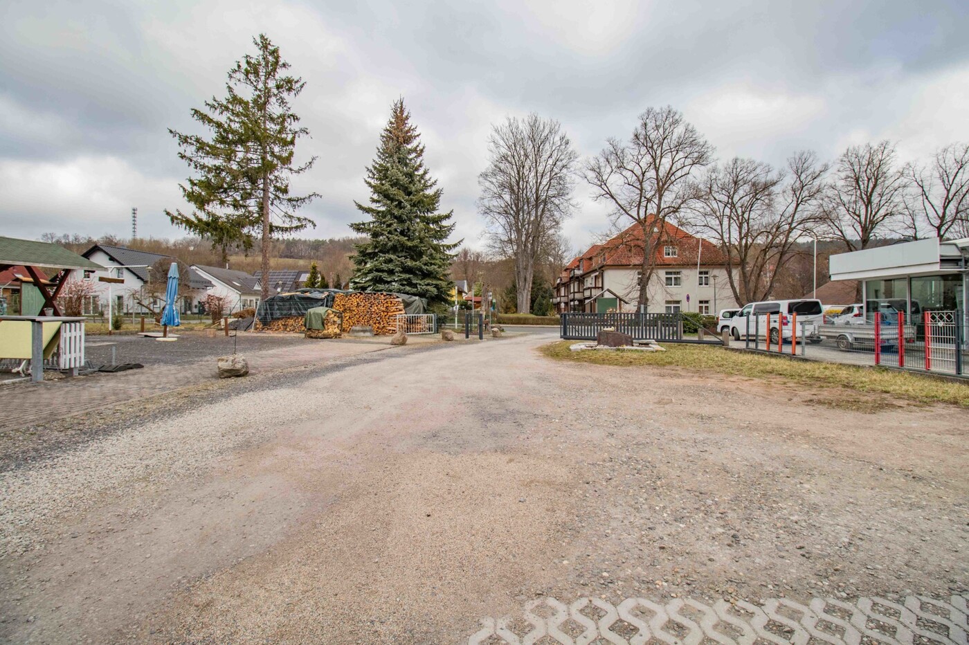 große Freifläche vorne