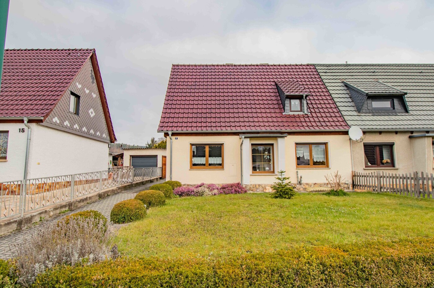 Außenansicht Straßenseite2