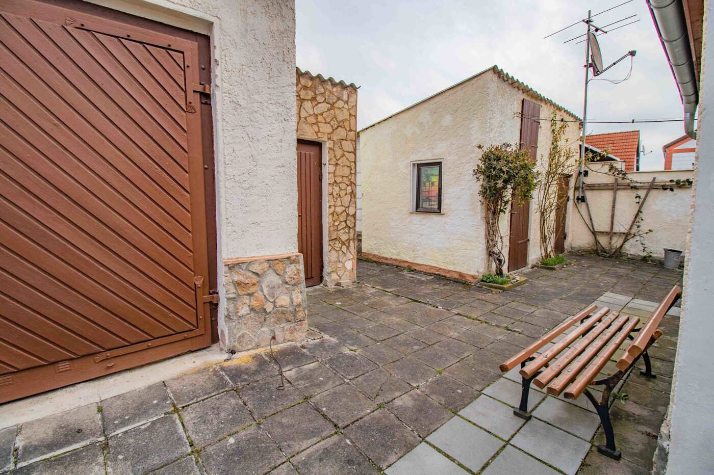 Terrassenbereich hinter dem Haus