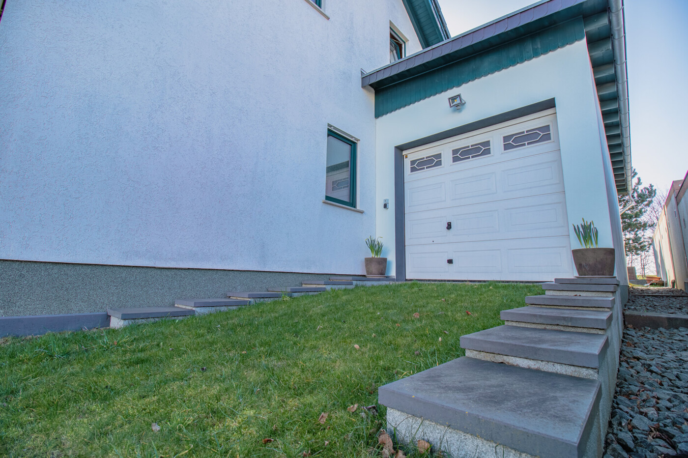 Garage mit elektrischen Tor