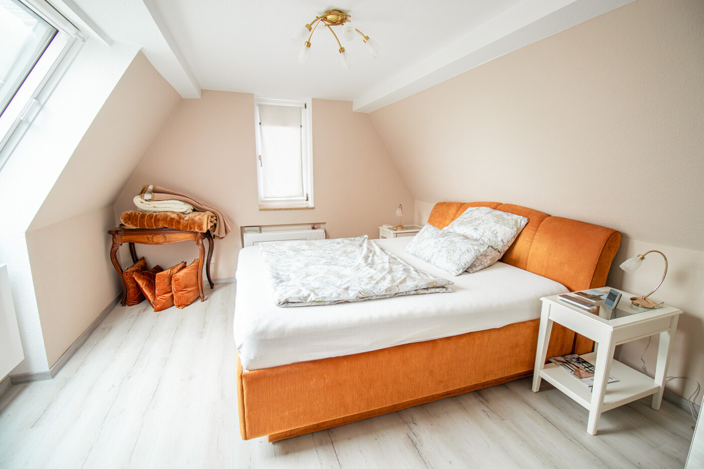 DG-Schlafzimmer mit Klimaanlage