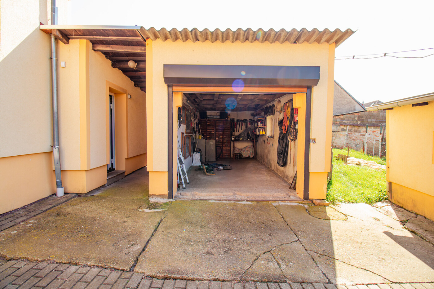 Garage im Innenhof