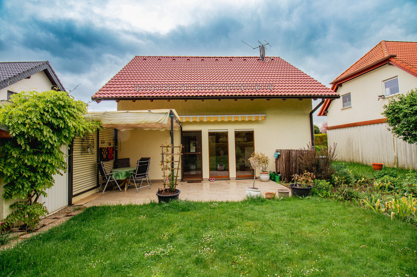 Haus und Terrasse