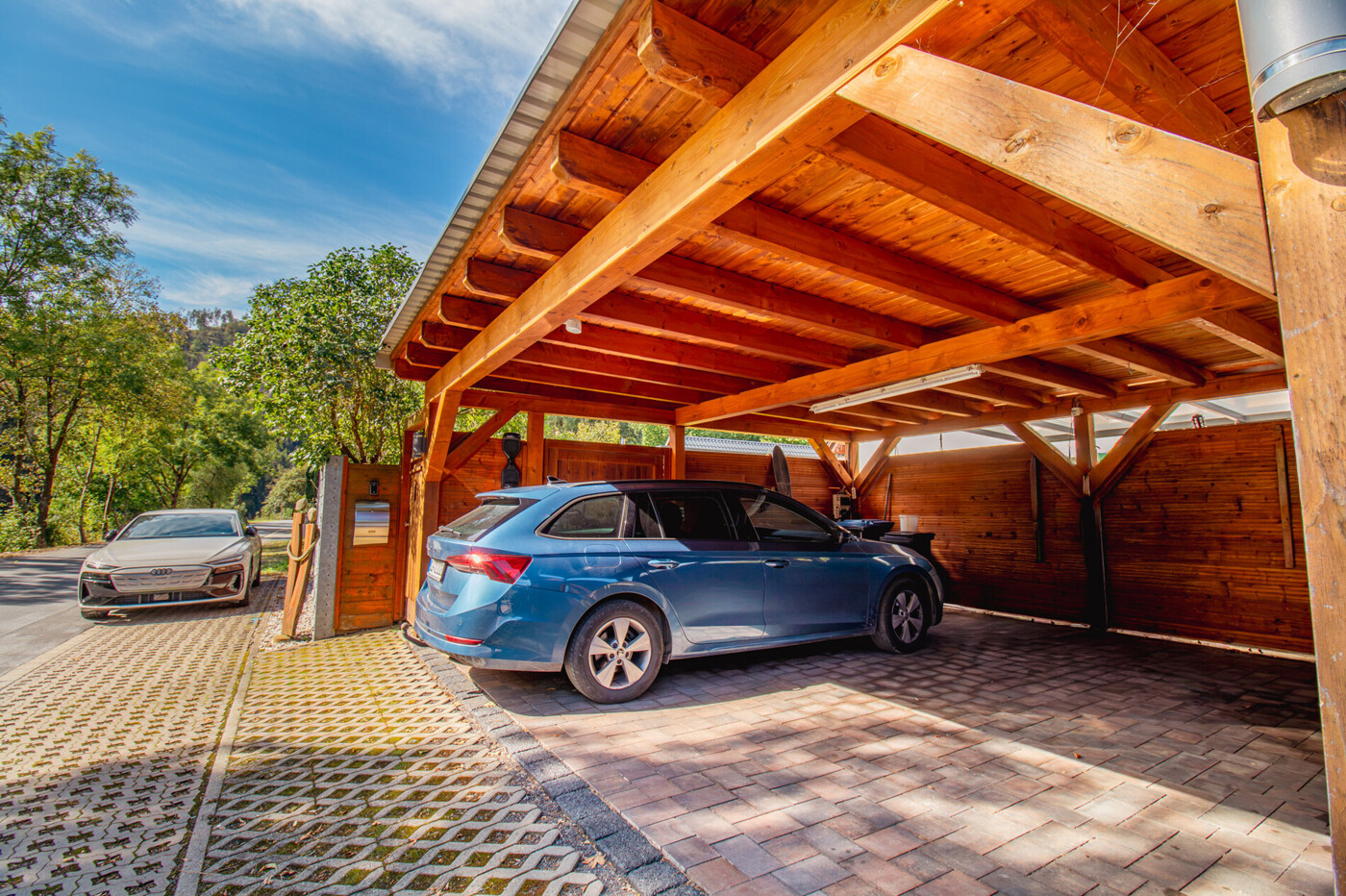 großer Doppelcarport