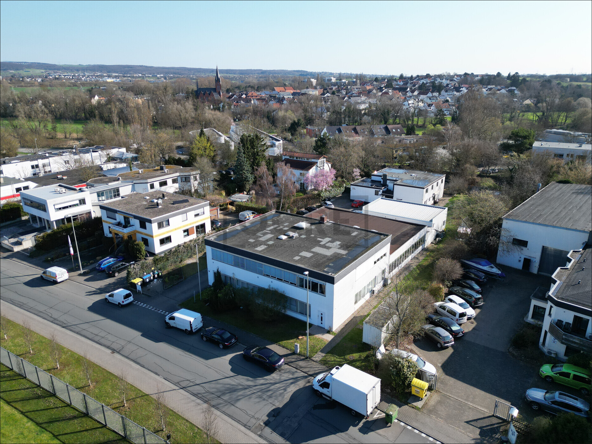 Investmentopportunität im Alleinauftrag: Gewerbeimmobilie in Toplage Delkenheim