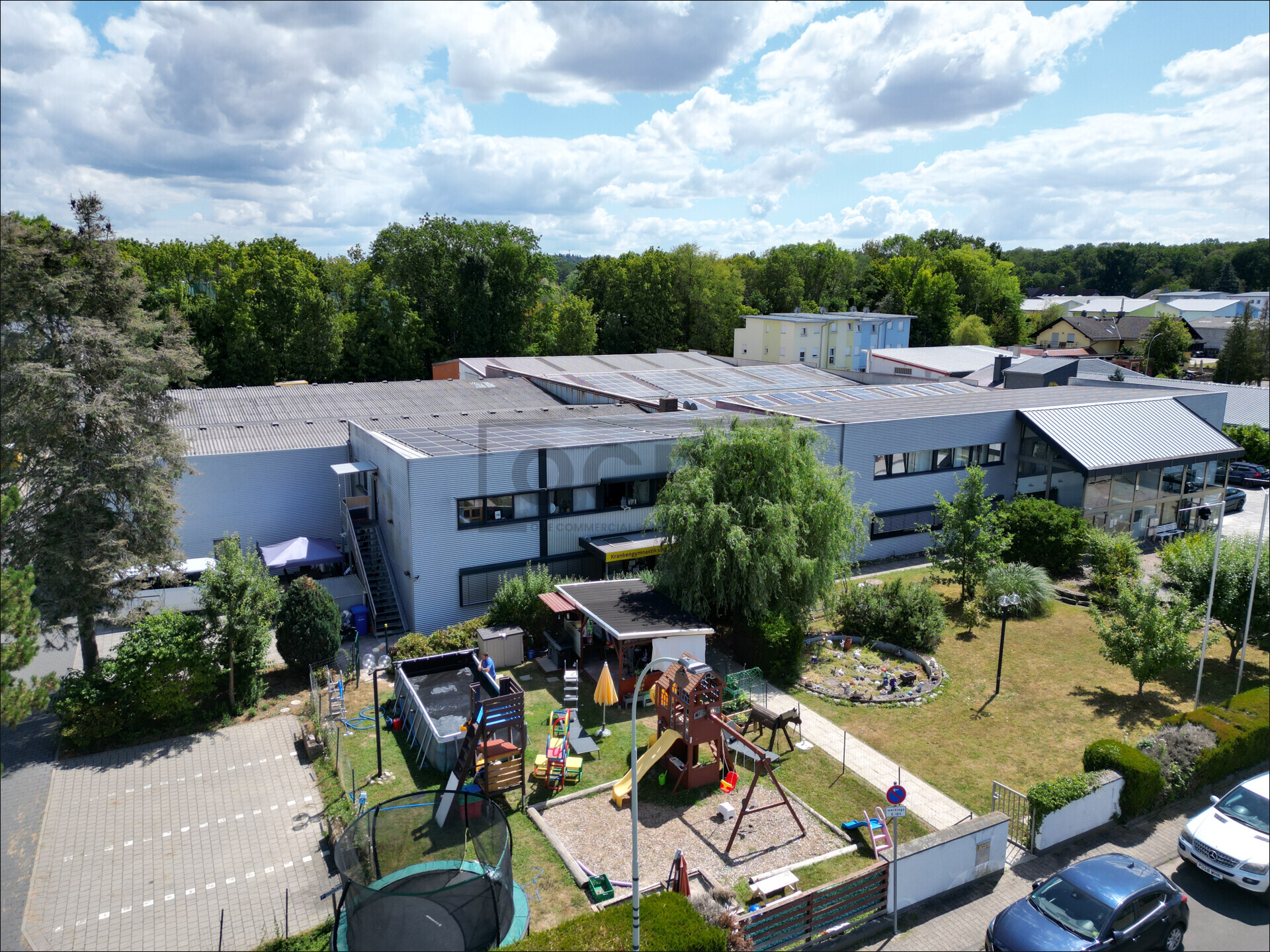 Fast vollvermietete Investmentanlage mit flexiblen Nutzungsmöglichkeiten und herrlichem Grundstück zu verkaufen, Ansicht 3