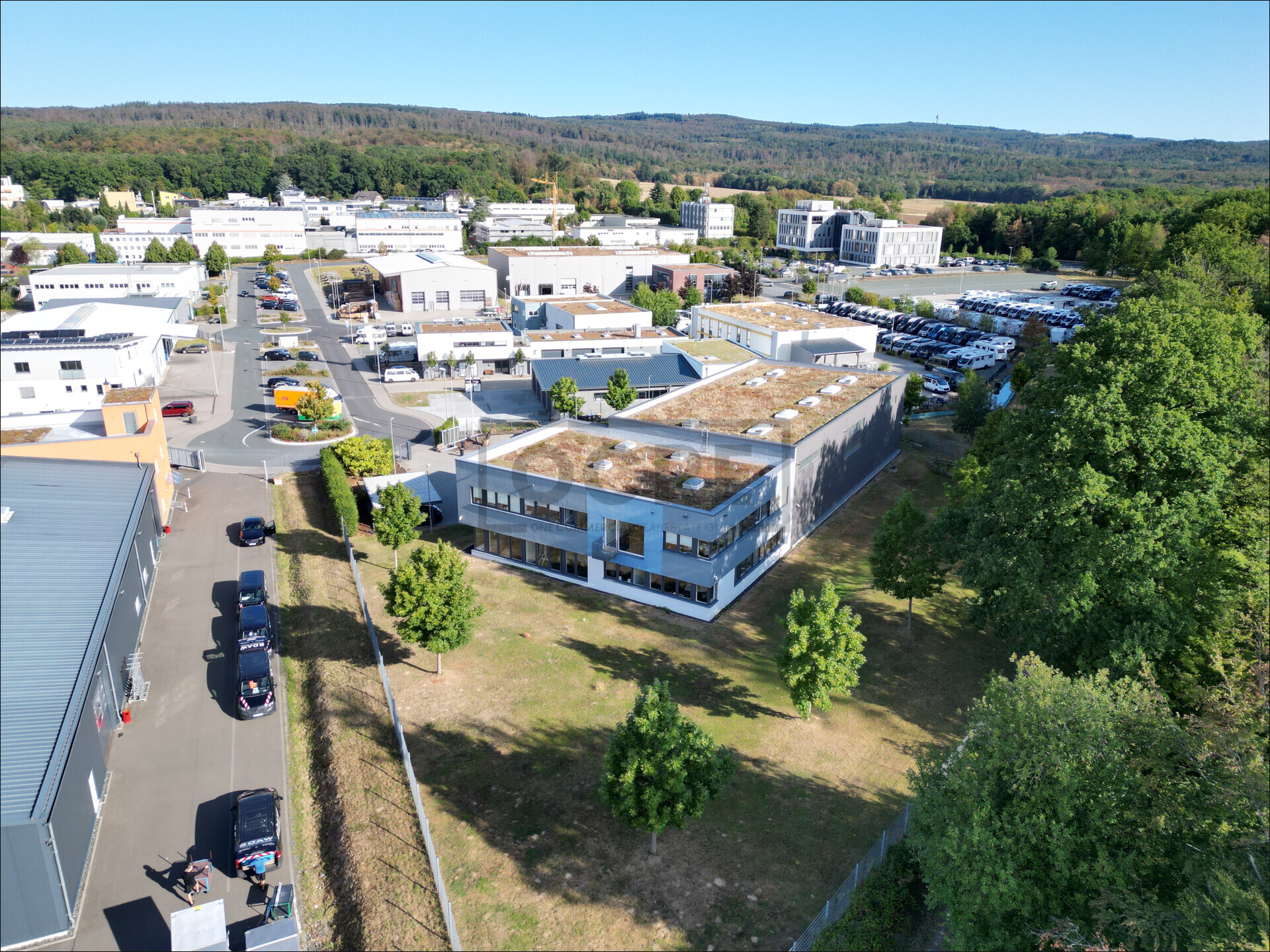 Im Exklusivmandat: Neuwertige Gewerbeimmobilie mit Bürogebäude und Lagerhalle in Friedrichsdorf, Ansicht 4
