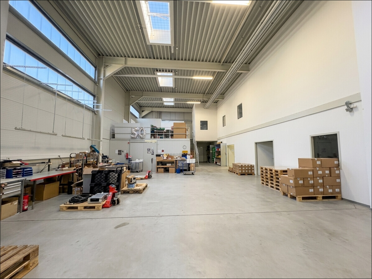 Im Exklusivmandat: Neuwertige Gewerbeimmobilie mit Bürogebäude und Lagerhalle in Friedrichsdorf, Ansicht 6