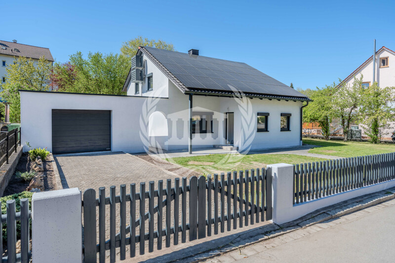 Kernsaniertes EFH mit 21,6 kW PV-Anlage, Südgarten & großer Terrasse in Regenstauf!