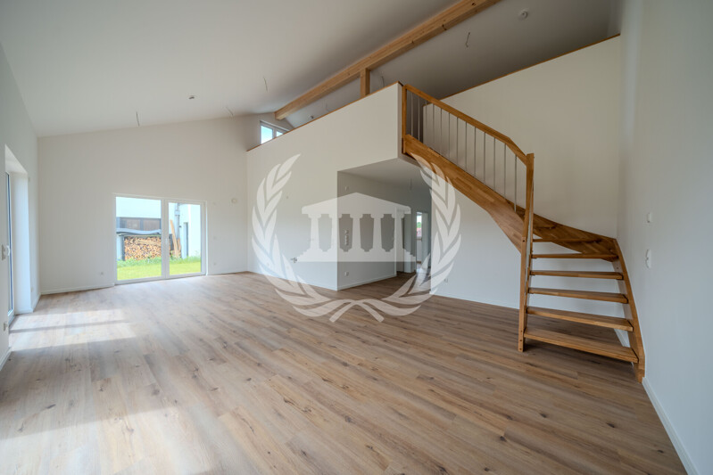 Bungalowgefühl mit Galerie – Neubau-DHH | PV-Anlage mit Speicher & Energieeffizienz A+ in Katzdorf