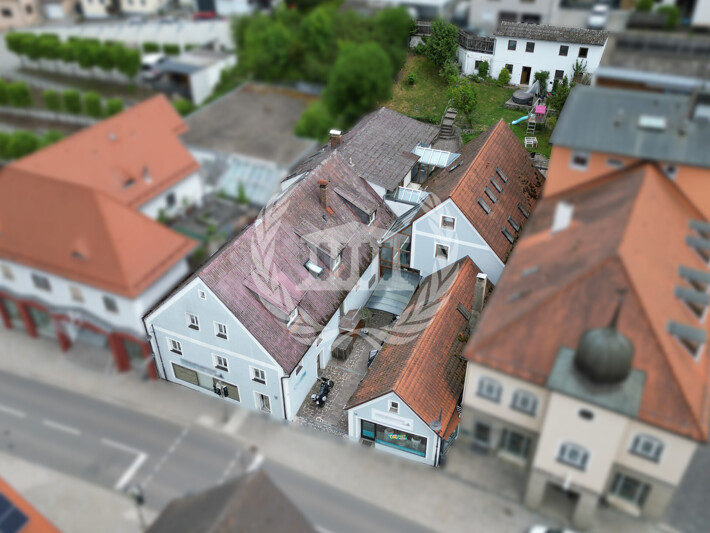 9 % Soll-Rendite! Zentrales Wohn- und Geschäftshaus mit Entwicklungspotenzial in Regenstauf