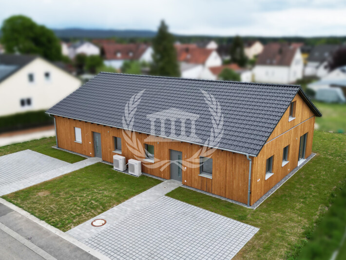 Neubau-DHH mit Galerie, 10 kWp PV, Speicher, 2 Stellplätzen & Energieeffizienz A+ in Katzdorf