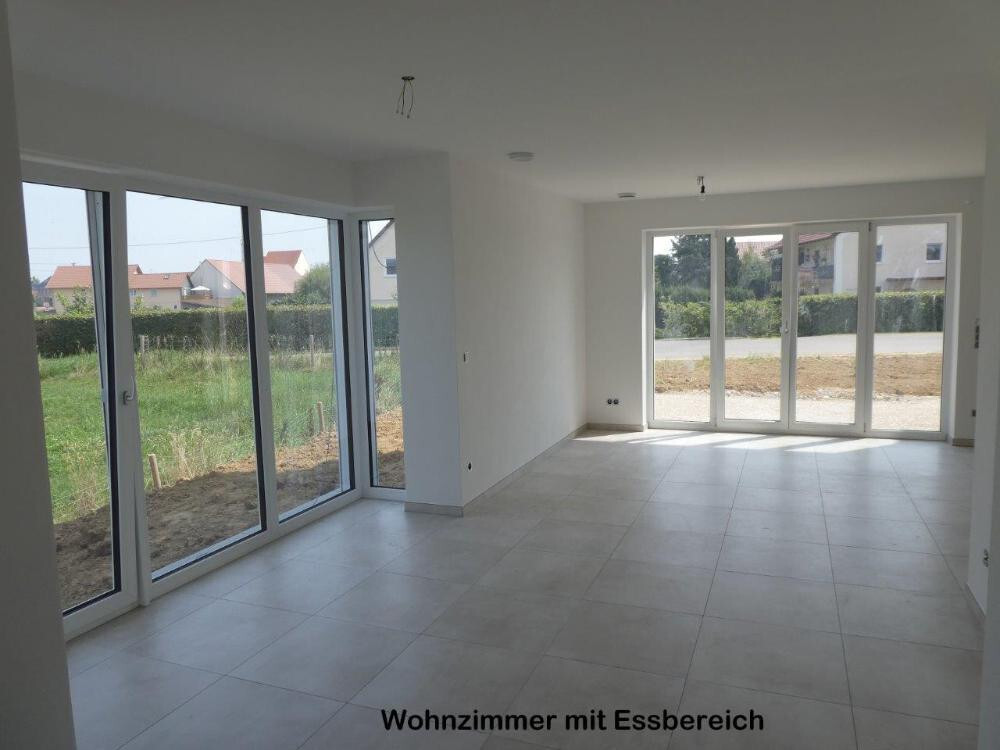 Wohnzimmer mit Essbereich