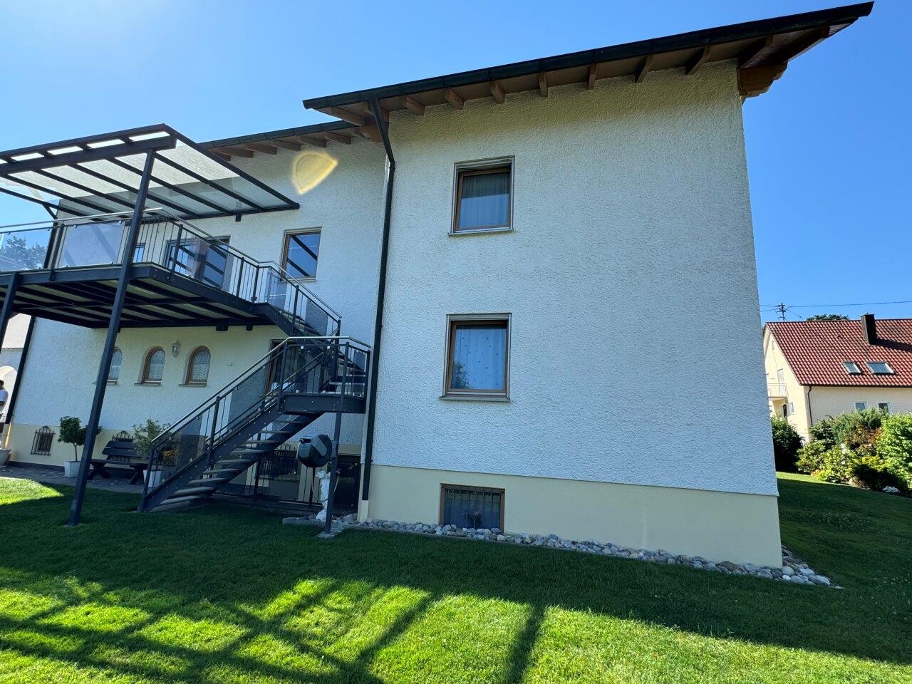 Balkon mit Zugang in den Garten
