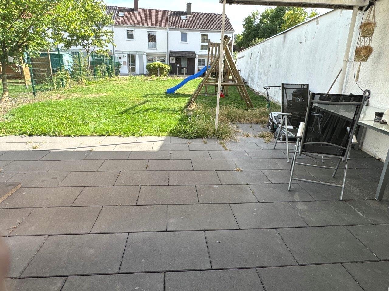 Südterrasse und Garten