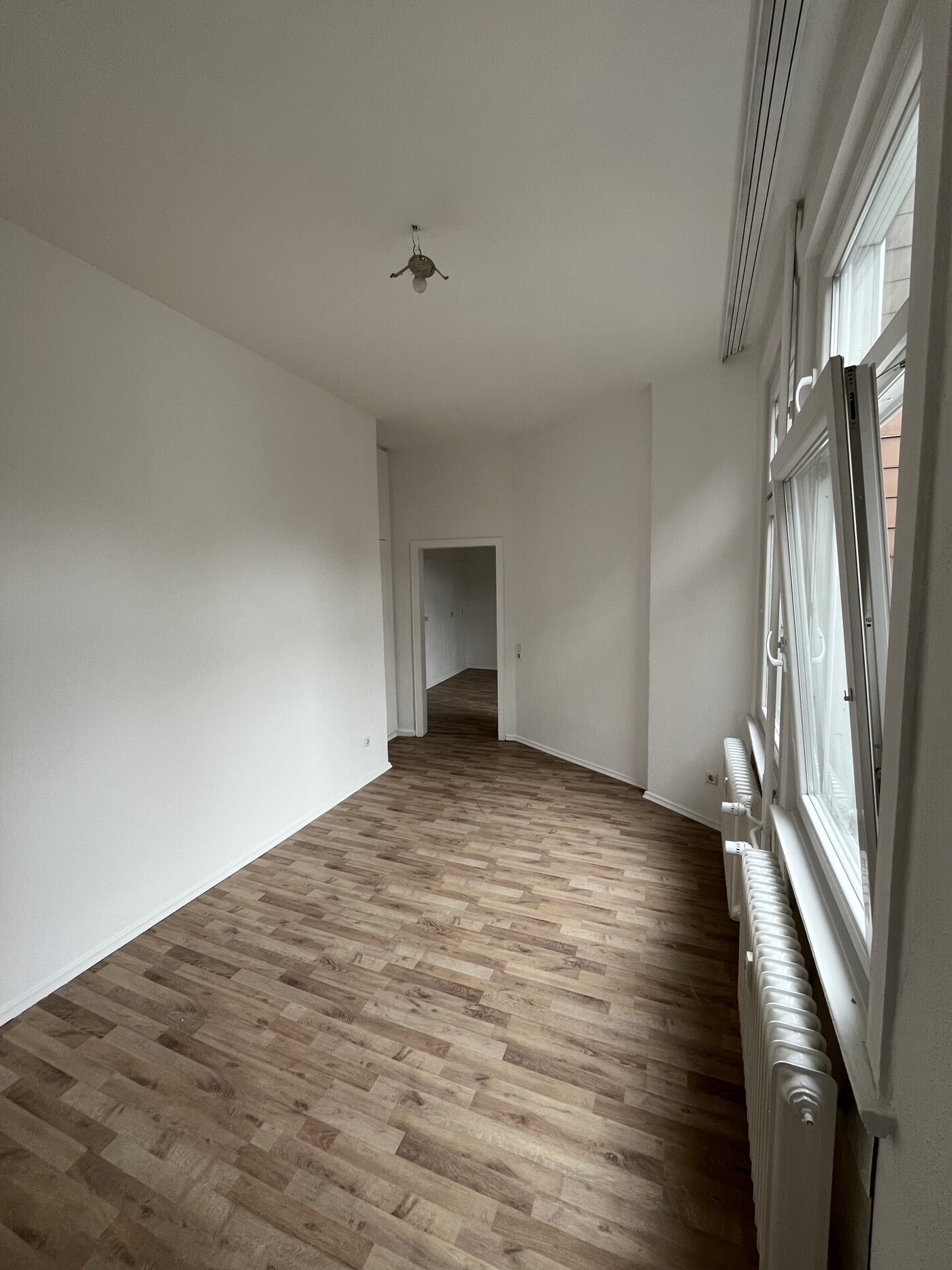 Arbeits-/Schlafzimmer