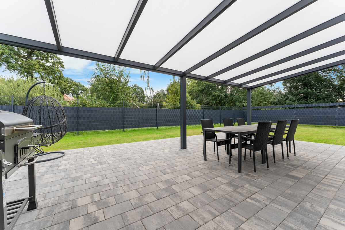 Terrasse mit Gartenblick