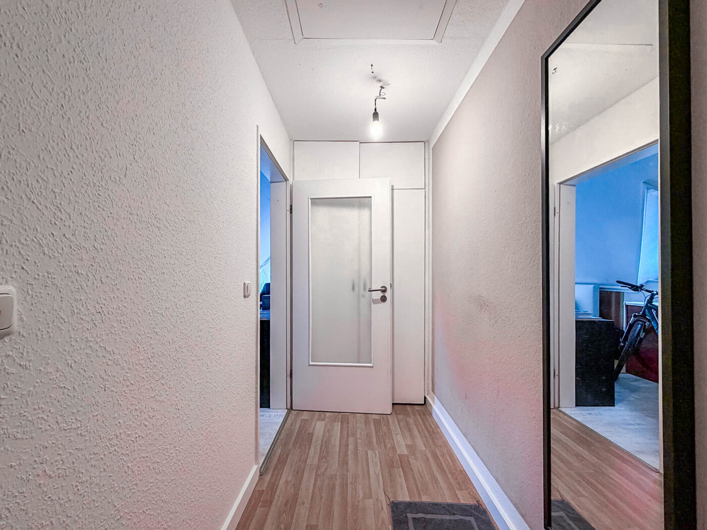 5 % Mietrendite in Oldenburg: Vermietetes 1-Zimmer-Apartment mit Dachterrasse – provisionsfrei