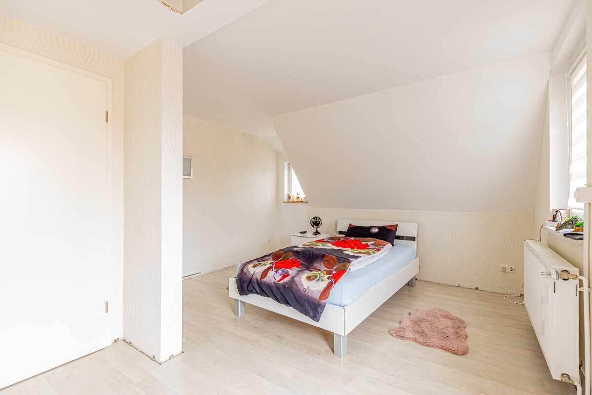 Schlafzimmer DG