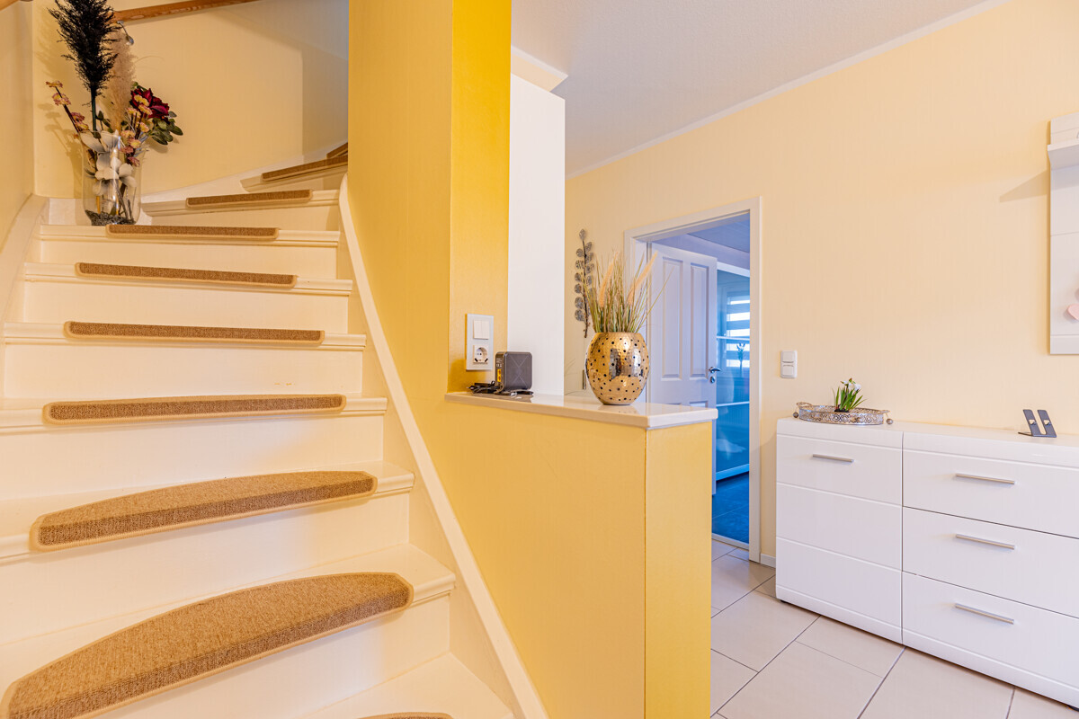 Flur mit Treppenaufgang