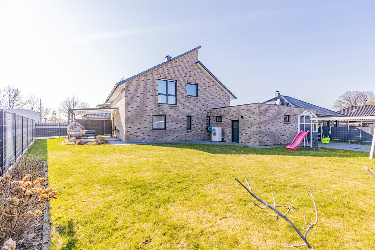 4 - Rückseite Garten