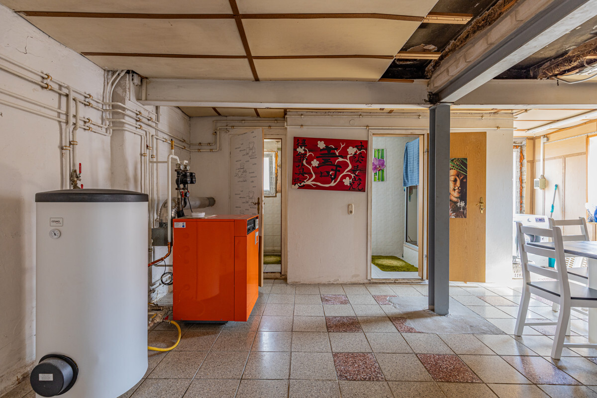 Esszimmer mit Heizungsanlage
