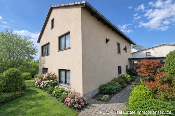 Gartenseite im Süden (AI)