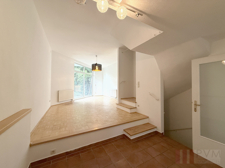 Wohnraum mit Blick in den Garten