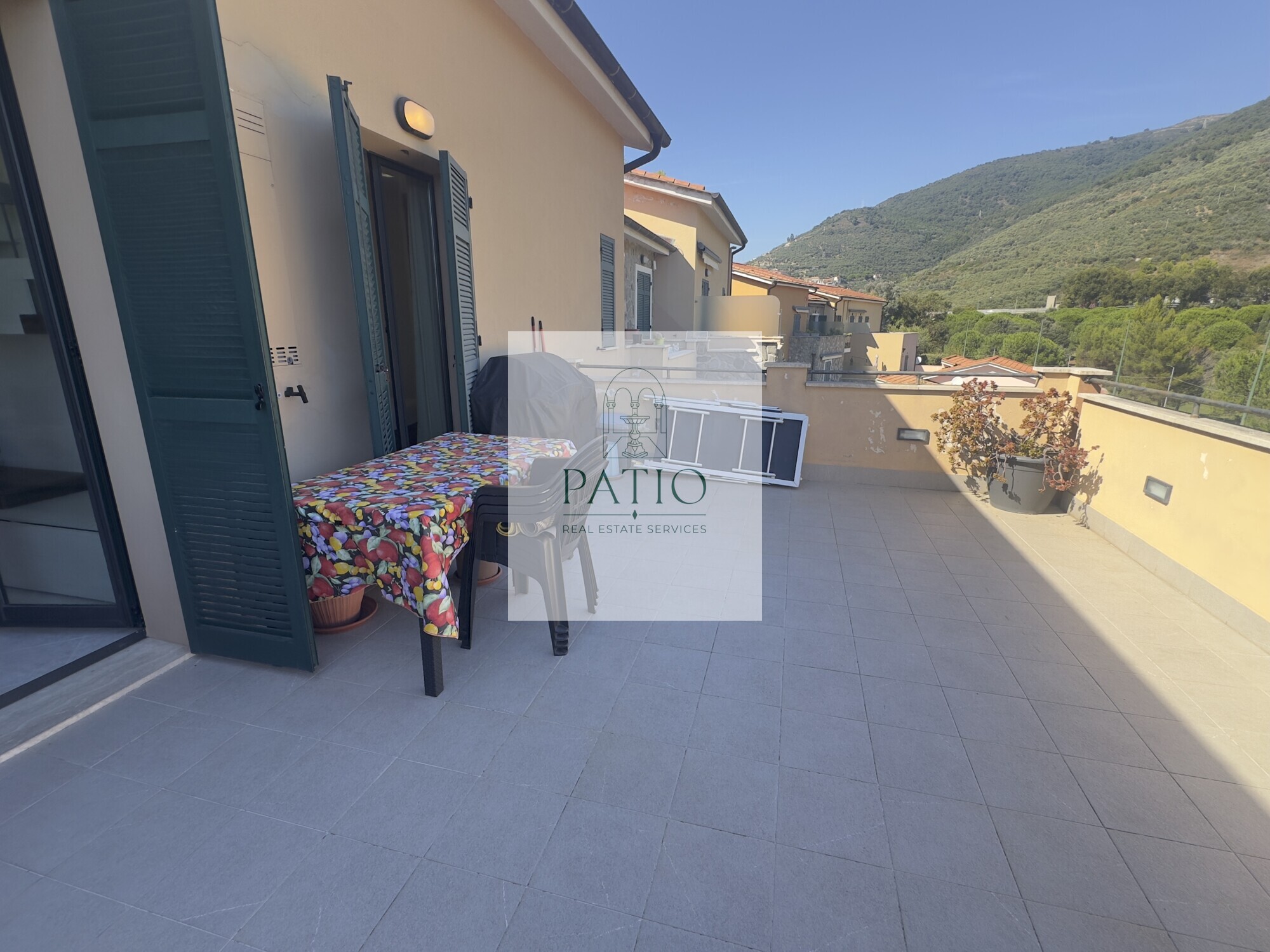Nella pittoresca cornice di Castellaro Golf, a breve distanza dalle spiagge di Arma di Taggia