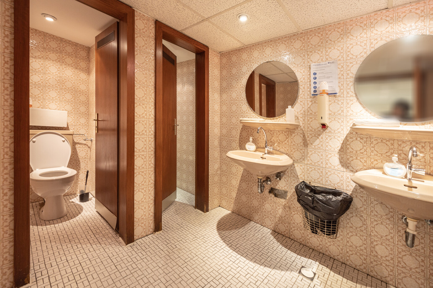 Toiletten Damen