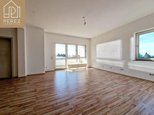 Offener Wohn und Essbereich mit Loggiad  Es