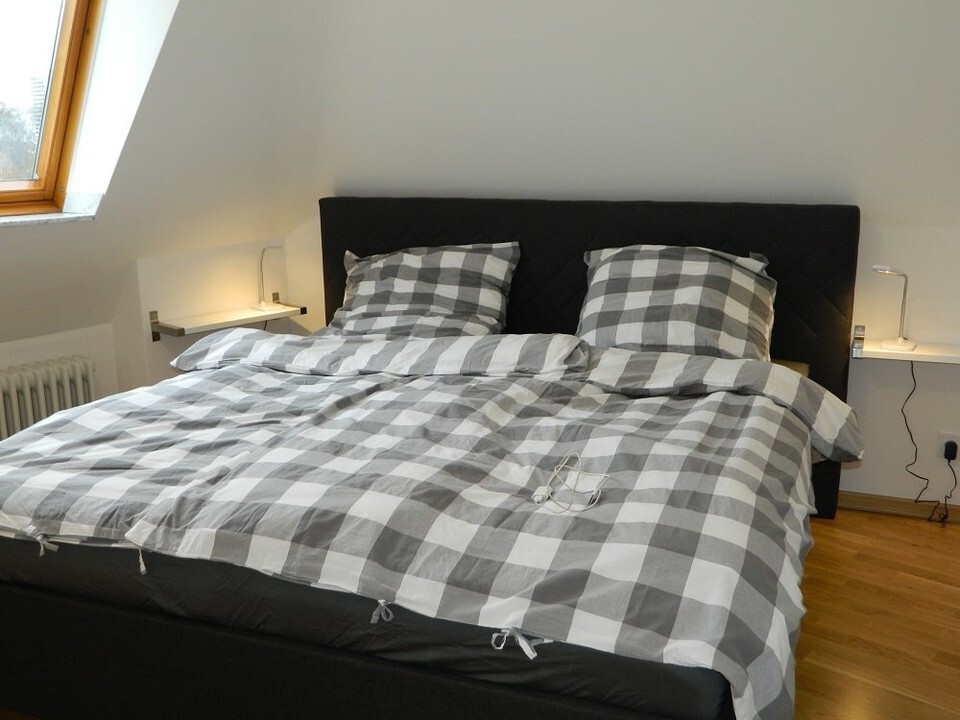 alle Kosten inklusive! Top-möblierte Dachgeschosswohnung - Foto 1