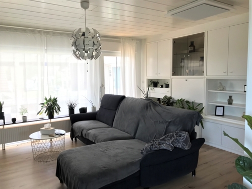Wohnzimmer mit Blick in den Garten