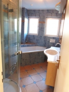 Modernes Tageslichtbad