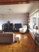 Helles, gemütliches Wohnzimmer