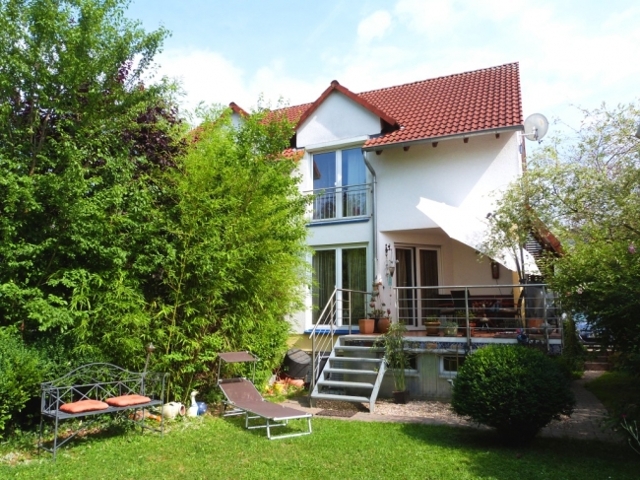 Hausansicht vom Garten 